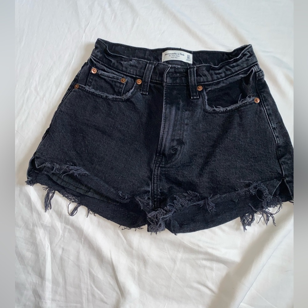 ABERCROMBIE&FITCH high rise “The Mom Short” curve love (24) (00). Black